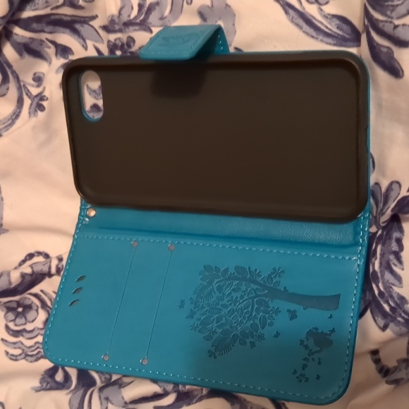 iPhone 3rd generation cases - Picture 4 of 5